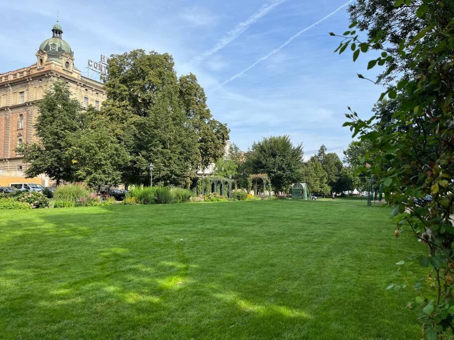 Apartment In Historical Center With Park View Pilsen Exterior foto